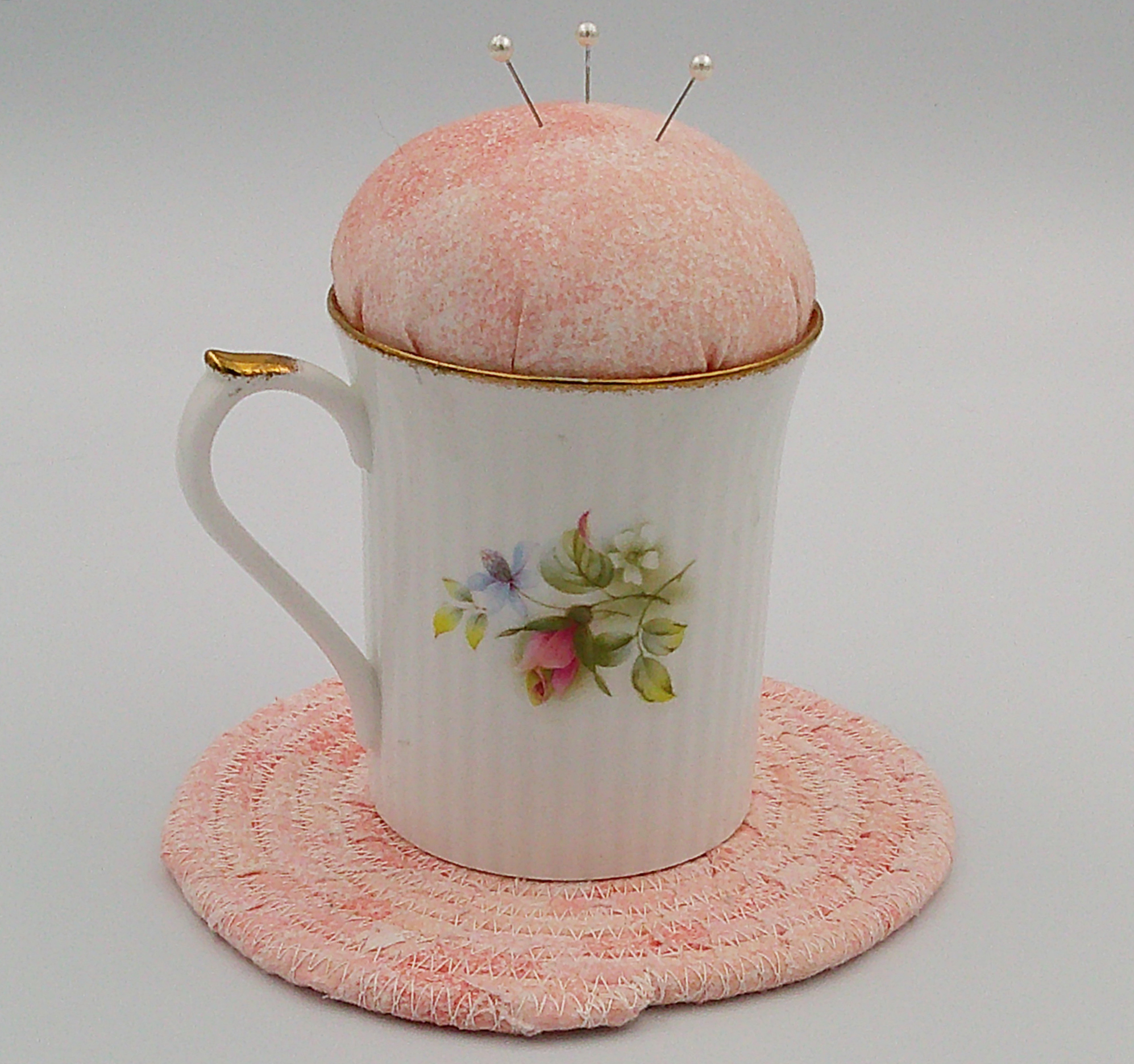 This shows the backside of the cup with different flowers. This shows the backside of the cup with different flowers.